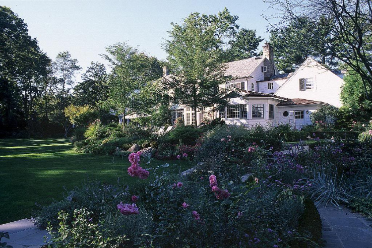 Colonial Style Garden